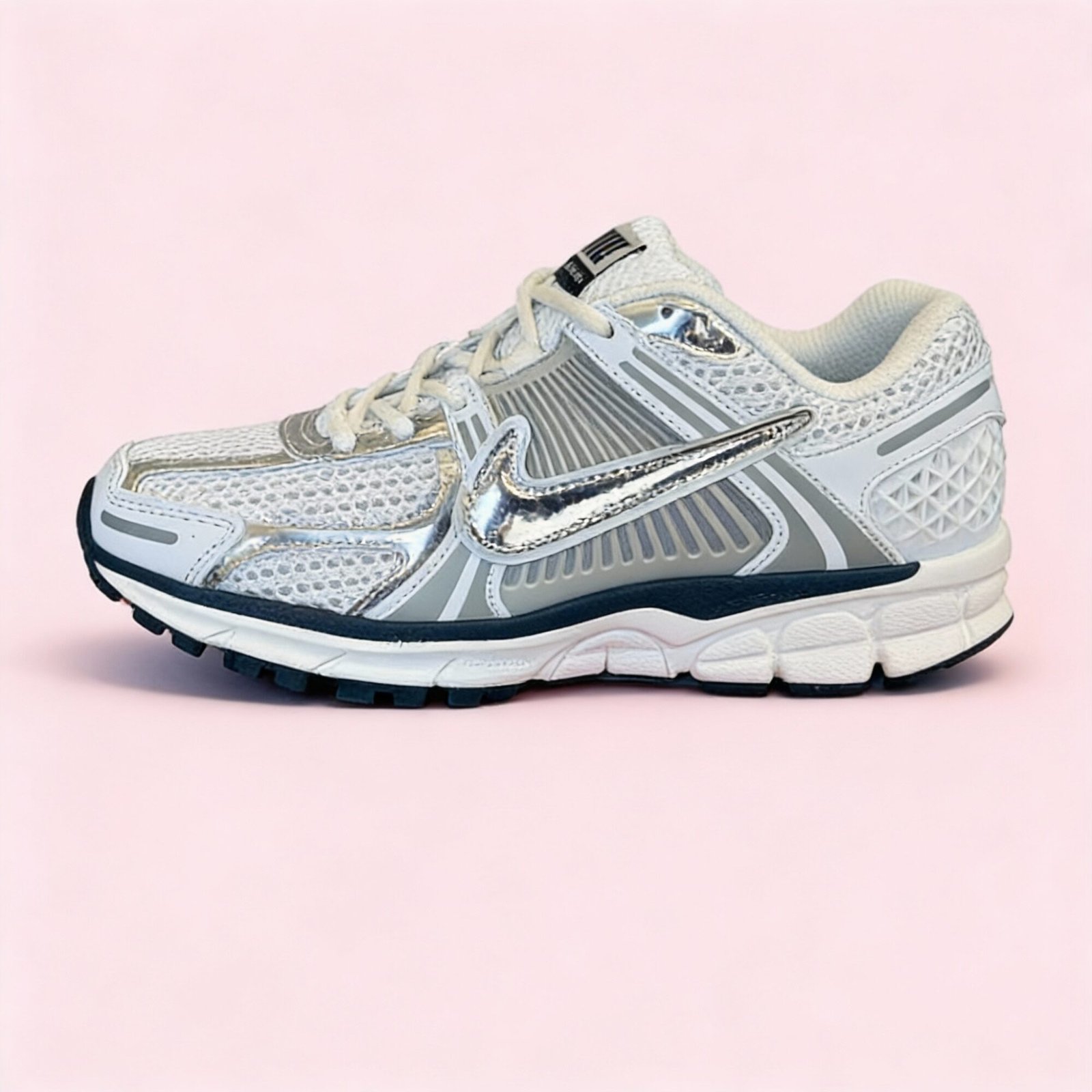 Sneakers Nike Vomero 5 – Silver Chrome & Pure White