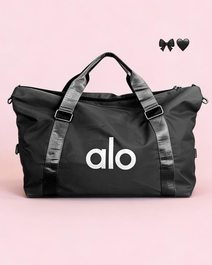 Bolso Duffle Alo Yoga, Elegancia Deportiva y Versatilidad de Lujo en Color Negro