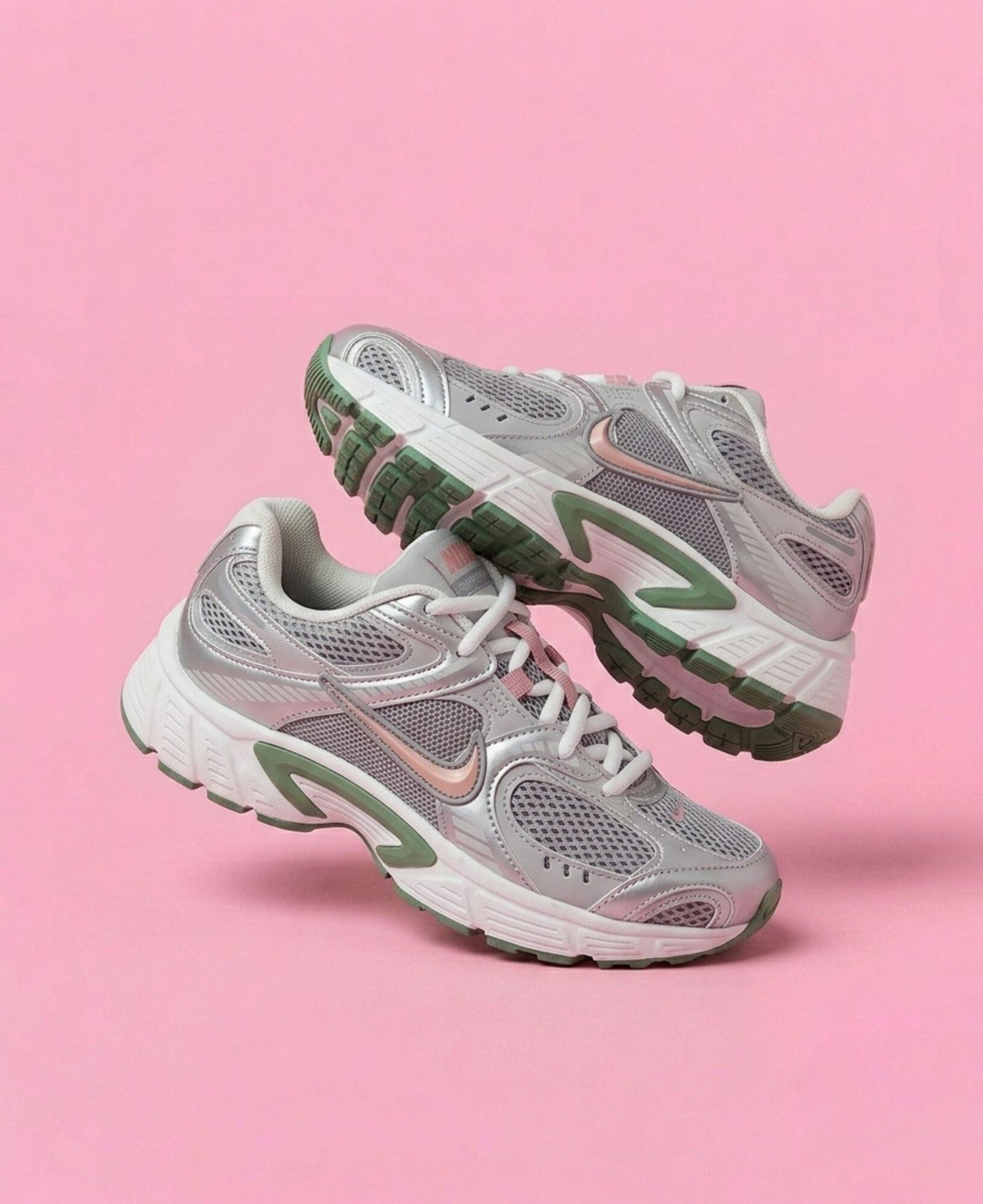 Nike V5 RNR "Silver Metallic & Sage Green"