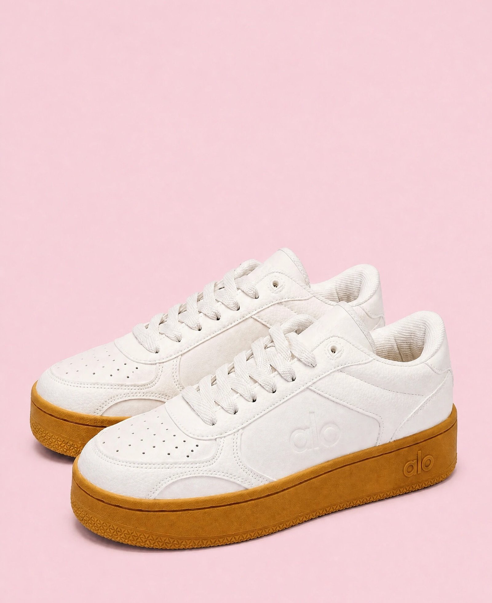 Tenis Alo Yoga blancos