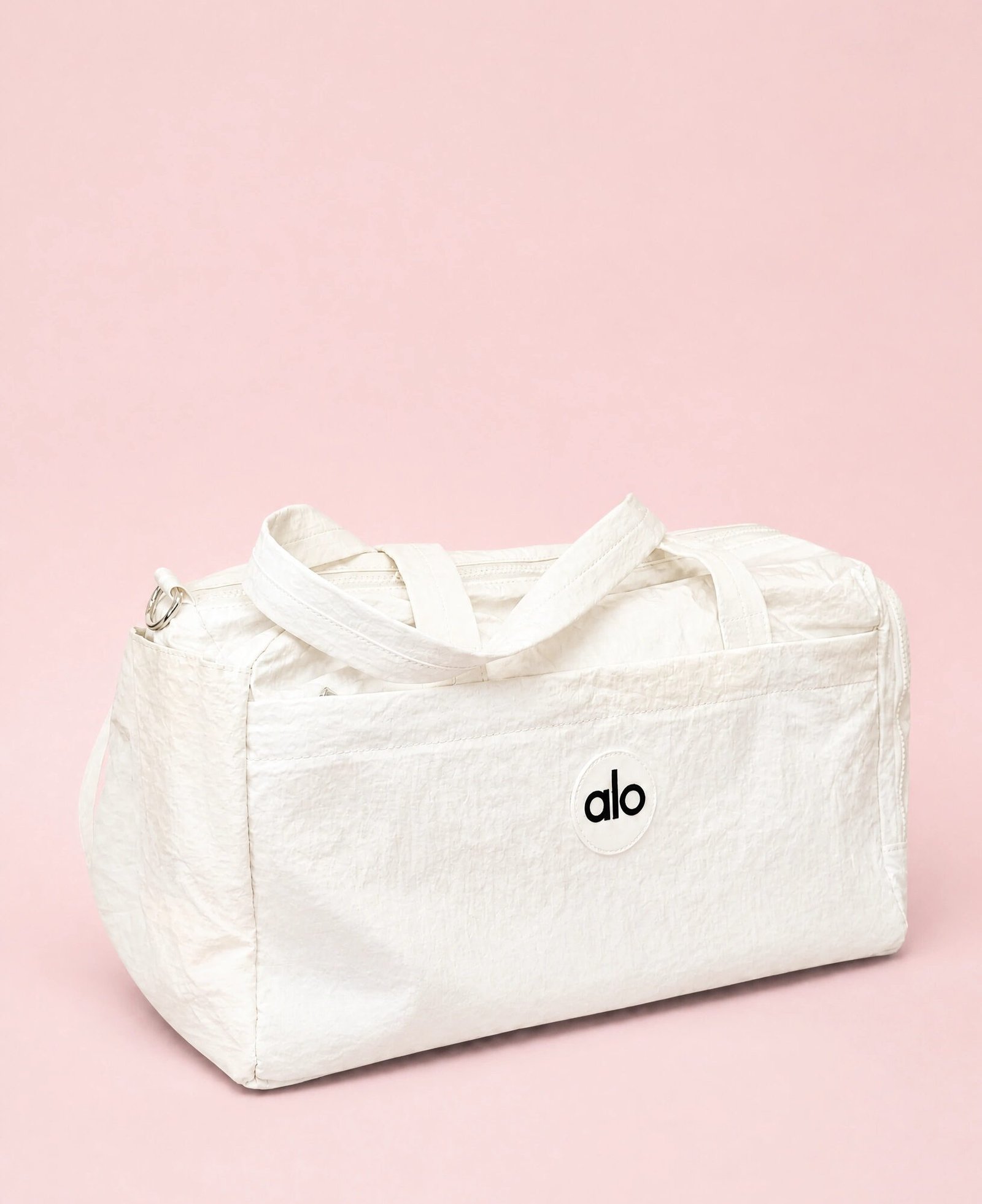 Bolso deportivo tipo duffel Alo Yoga en color blanco