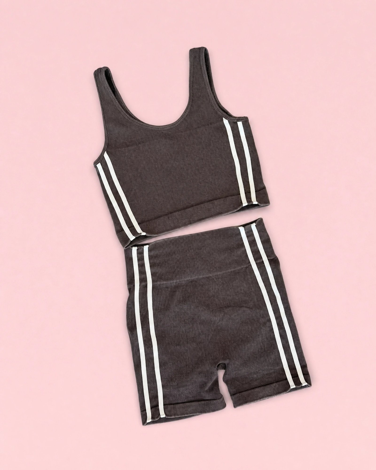 Conjunto Deportivo Two-Piece Ribbed de Top y Short - Imagen 2