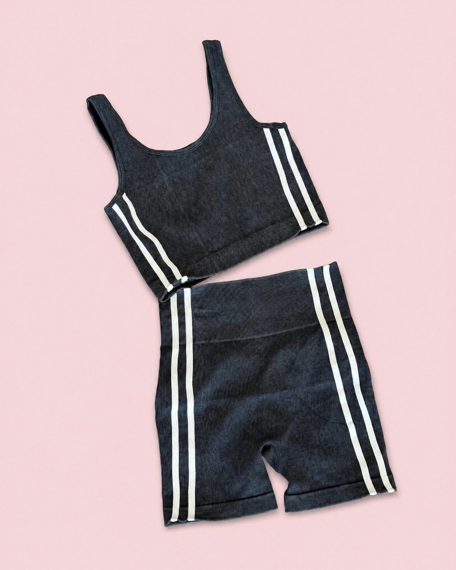 Conjunto Deportivo Two-Piece Ribbed de Top y Short - Imagen 3