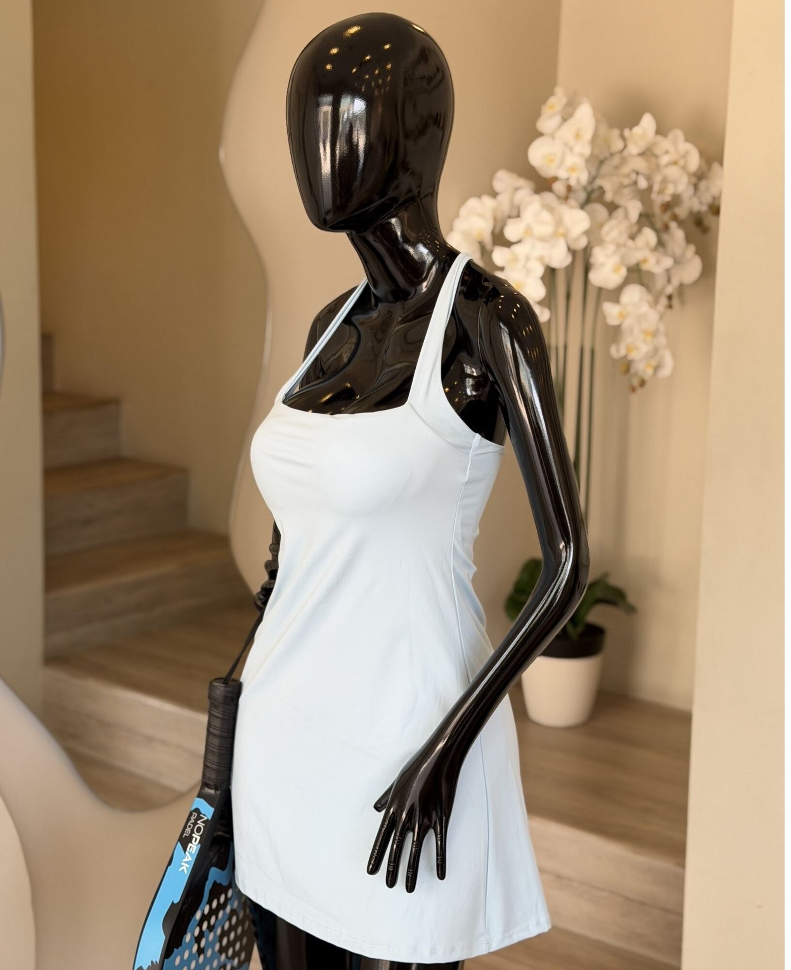 Vestido Deportivo Ligero con Cuello Halter - Blanco/Marrón/Negro